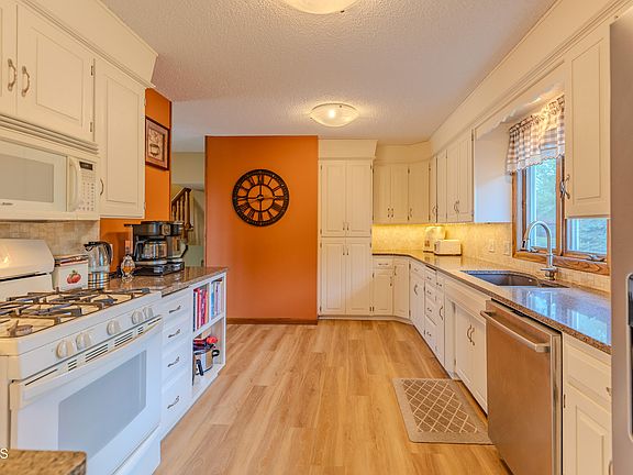 5th image of 1408 9th Ave NW