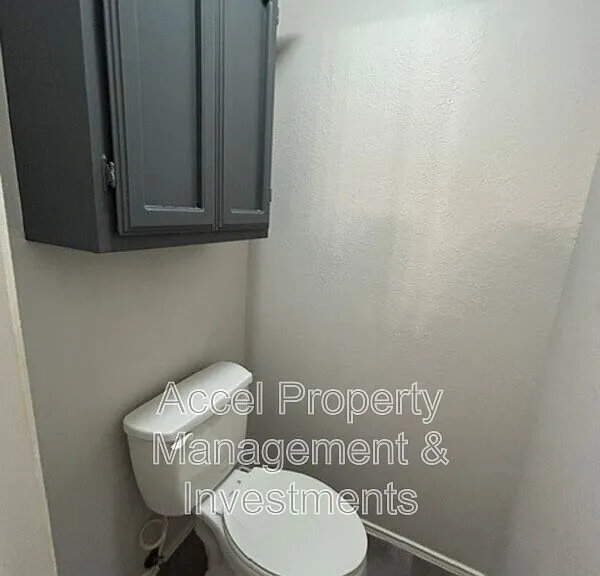 214 W 17th St — Photo 12