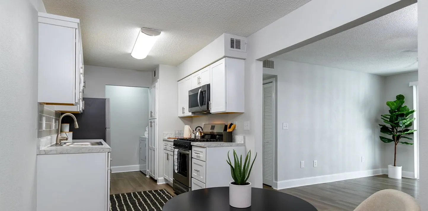 Reserve on Riverside Apartments — Photo 2