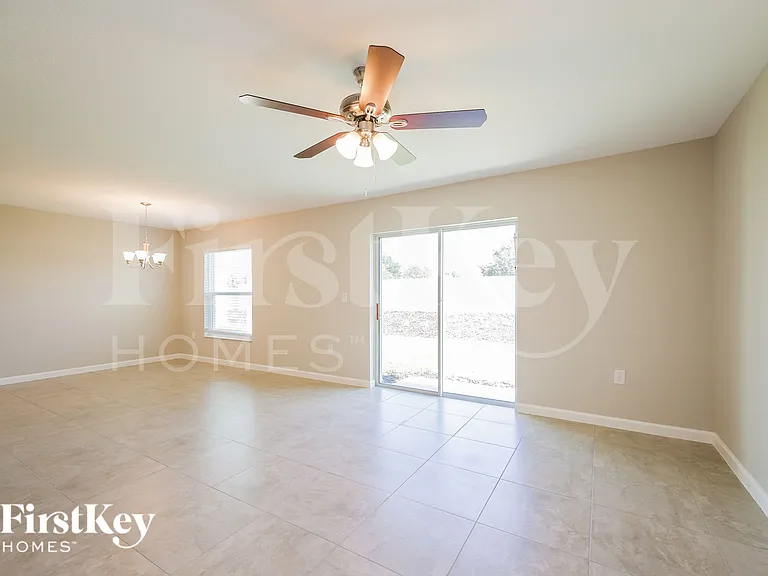 607 Lindbergh Way — Photo 3