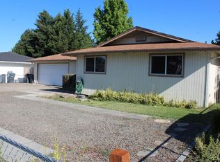 2193 Delta Waters Rd, Medford, OR 97504