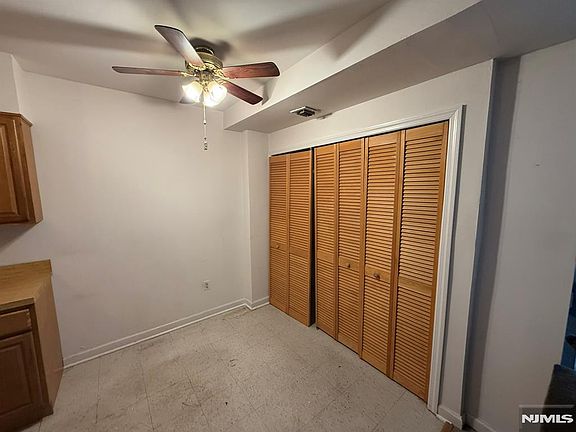 4th image of 462 River Rd APT C