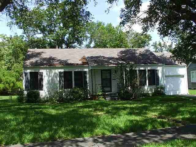 1st image of 2305 Evergreen Dr