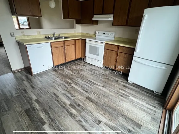 701-709 12th St #1400-1406, Baraboo, WI 53913