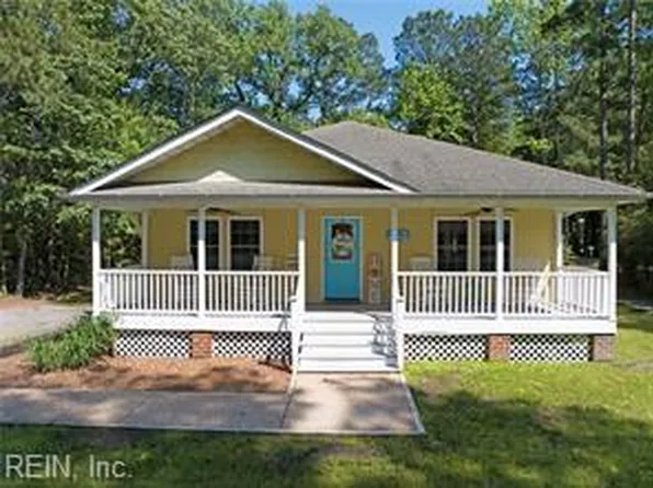 8 Fleetwood Cir, Moon, VA 23119