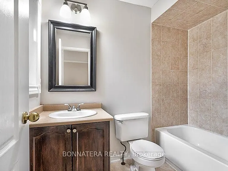 2399 Newcastle Cres — Photo 8