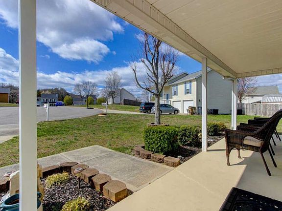 3rd image of 1401 Windgrove Ln