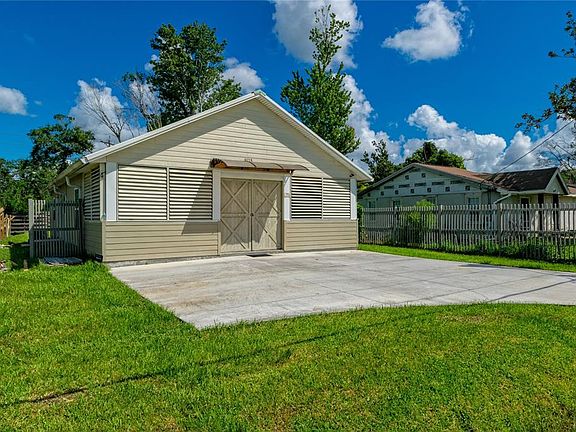 4th image of 3115 Villa Dr