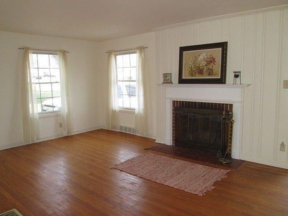 3rd image of 551 Southwood Dr