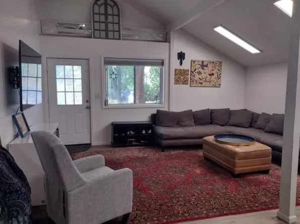 925 Clarence Ct, Madison, WI 53715