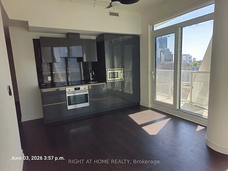 230 Simcoe St #1233 — Photo 3