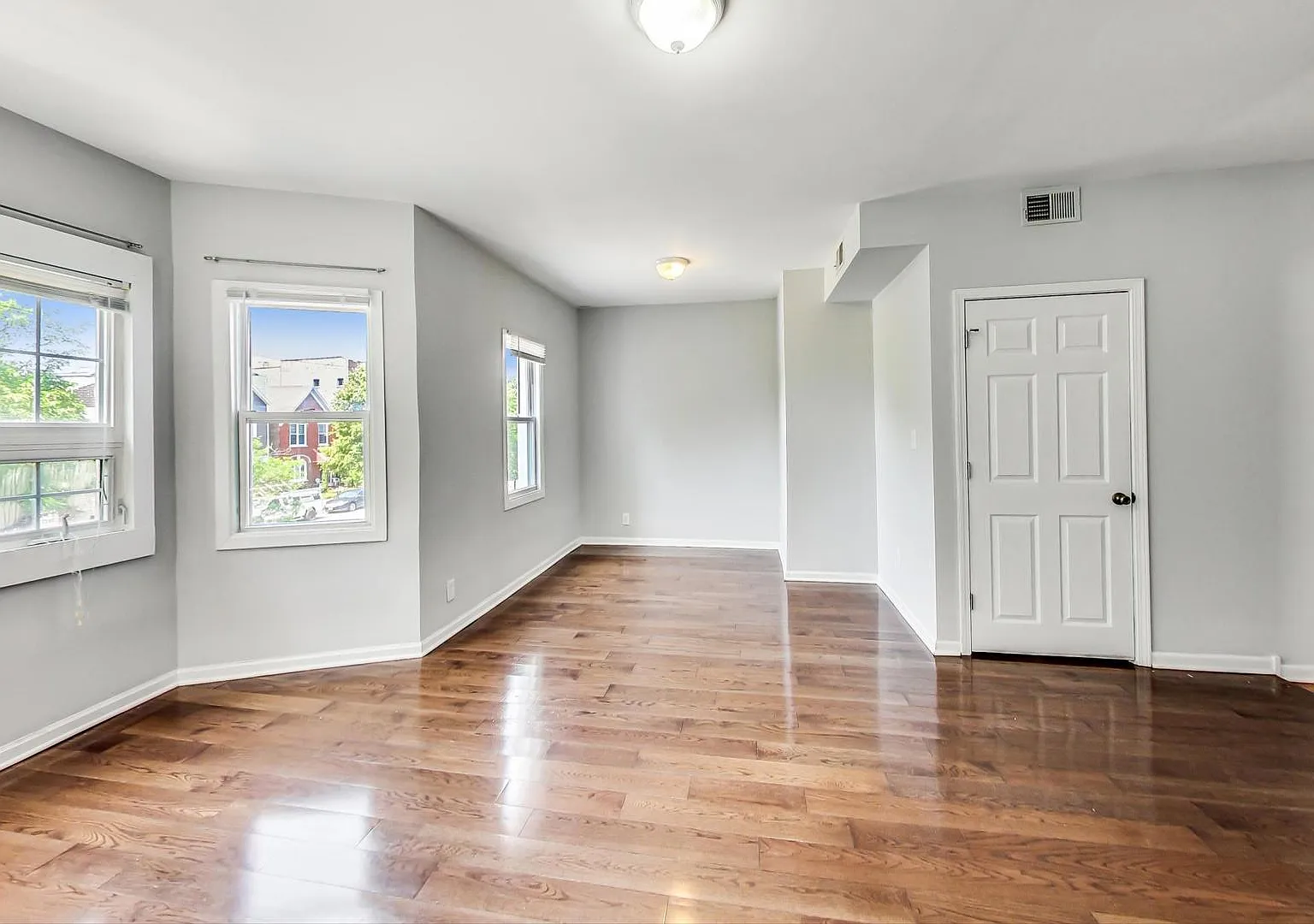 2 bed, 994 sqft, $2,100 — Photo 3