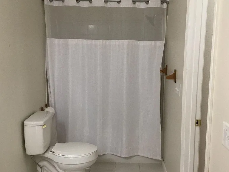 1025 W 19th 16c St #16C — Photo 22