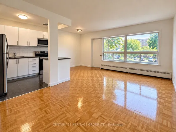 10 Garfella Dr #121, Toronto, ON M9V 2E9