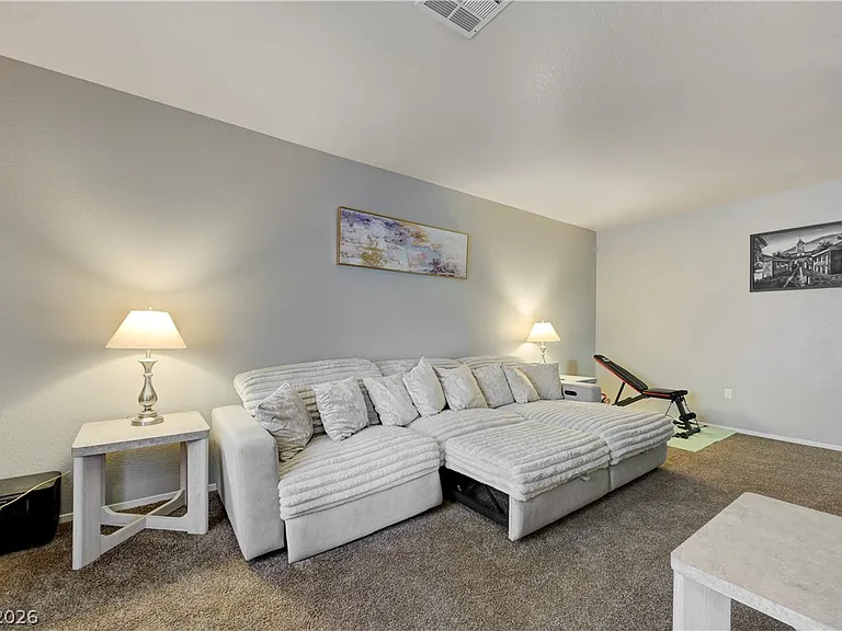 2050 Los Feliz St #183 — Photo 9