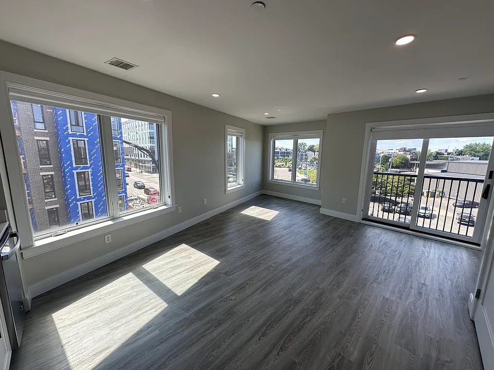 200-204 Old Colony Ave #401
