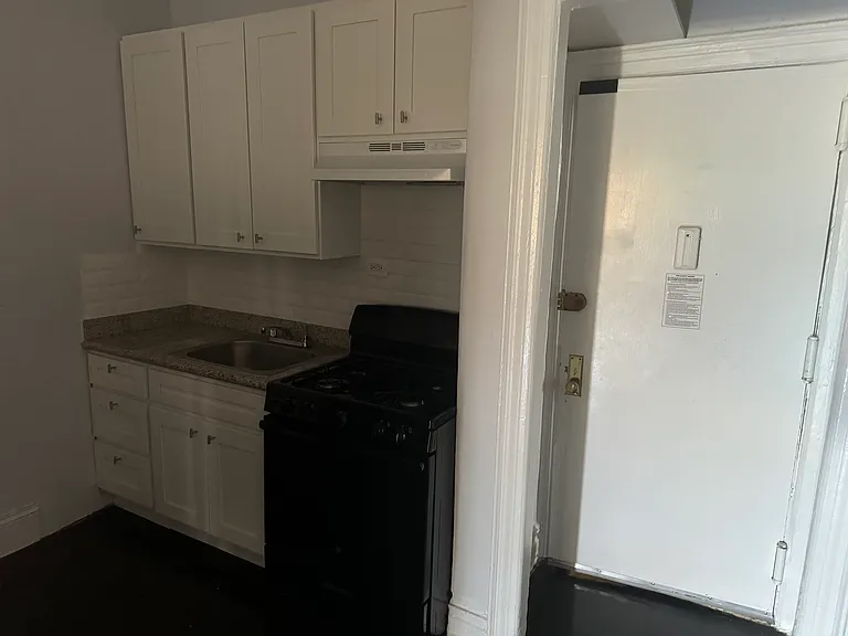 433 W 54th St #62 — Photo 2