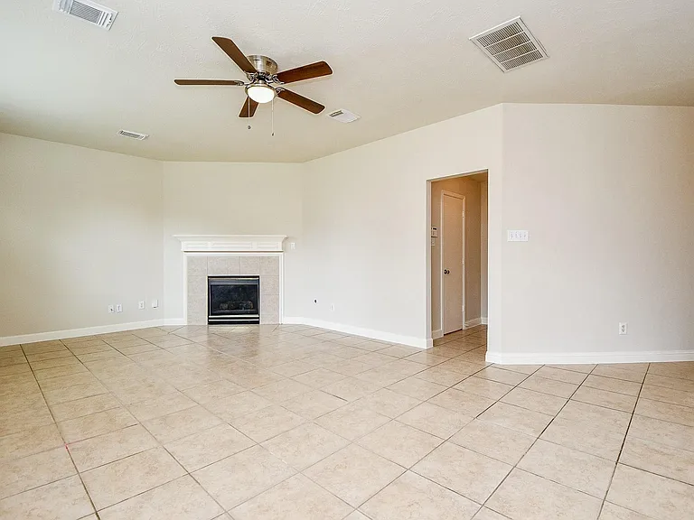 2707 Silk Tree Ln — Photo 7