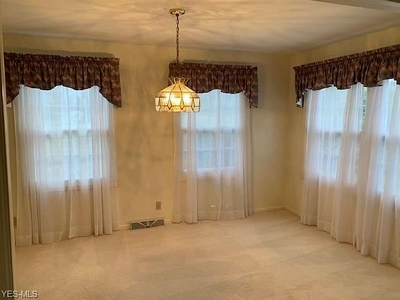 3rd image of 106 Blue Hill Ln