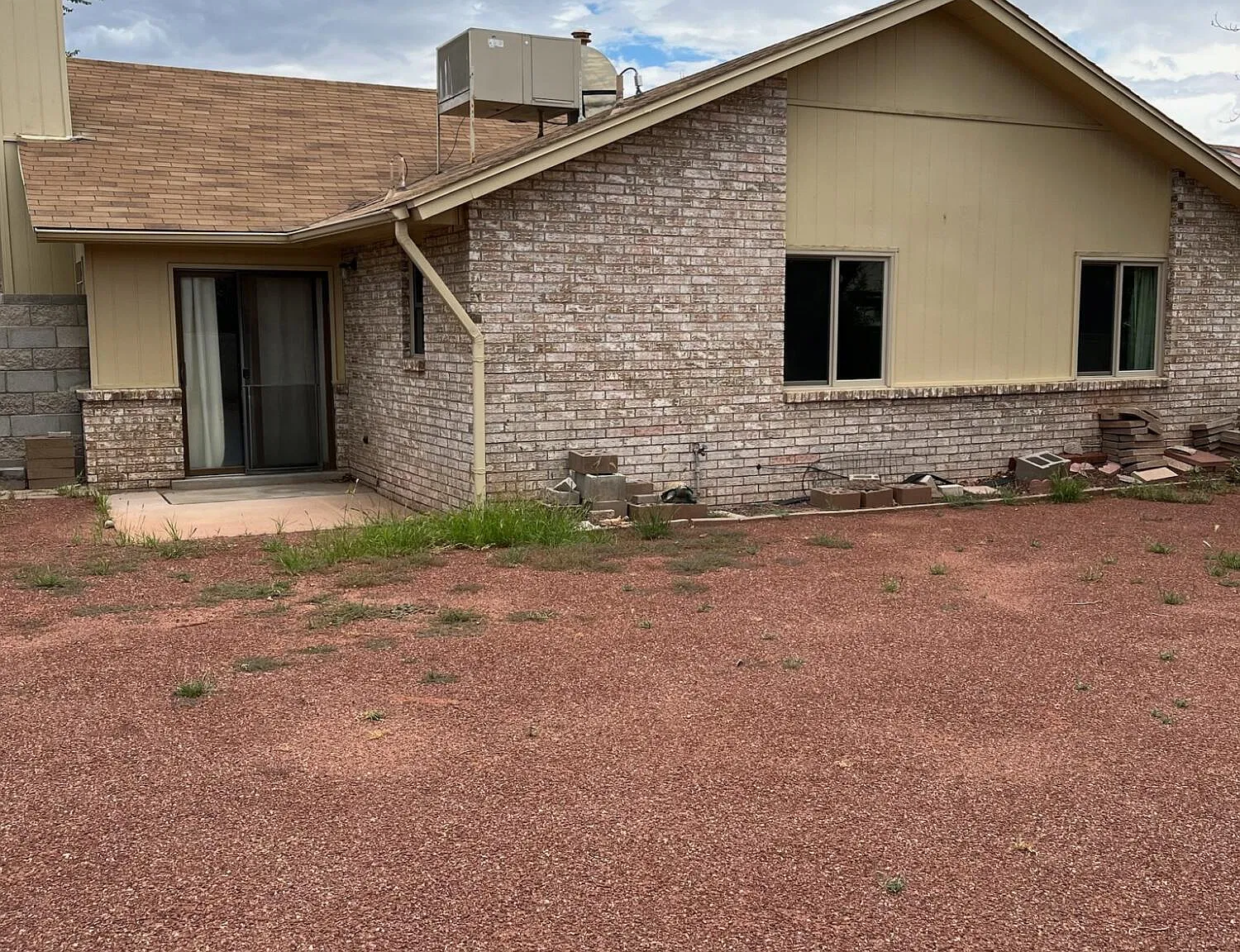 3 bed, 2.0 bath, 1140 sqft, $2,200 — Photo 3