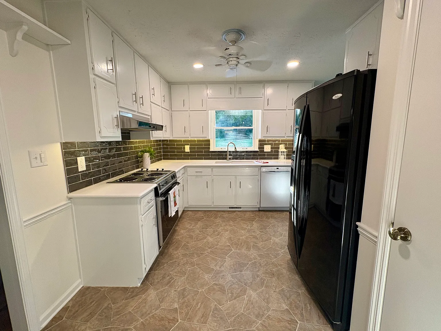 275 Fannin Rd — Photo 4