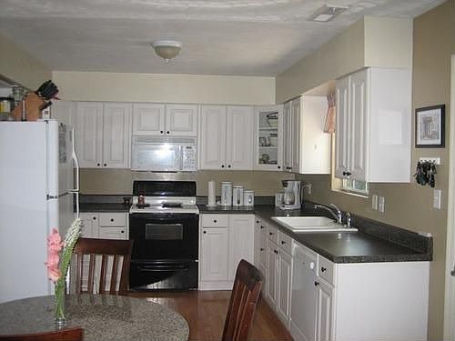 2nd image of 3335 Loam St