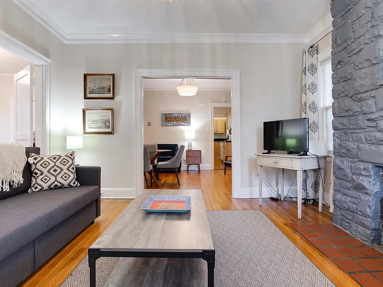 669 S Mansfield St #1 — Photo 9