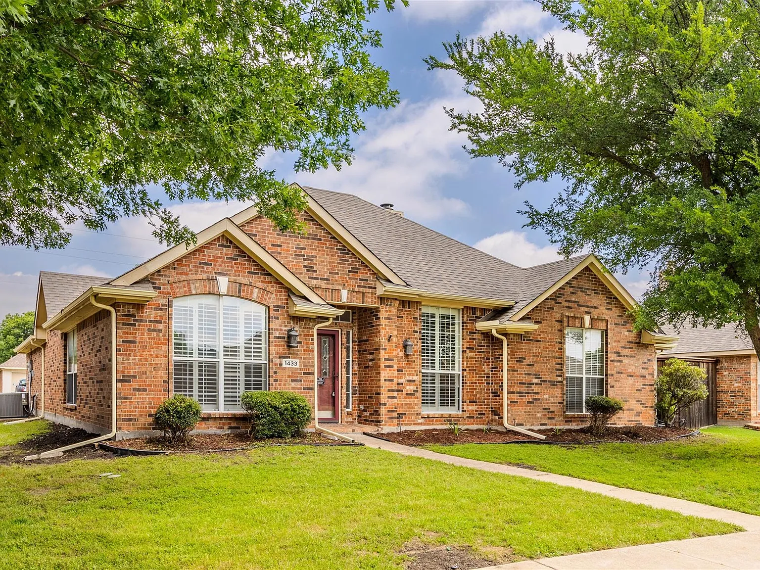 4 bed, 2202 sqft, $2,550 — Photo 1