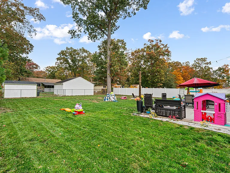 225 Karen Dr — Photo 8