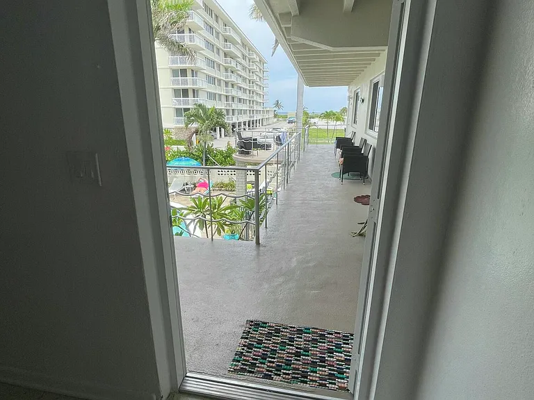 100 Cascade Ln #8 — Photo 2