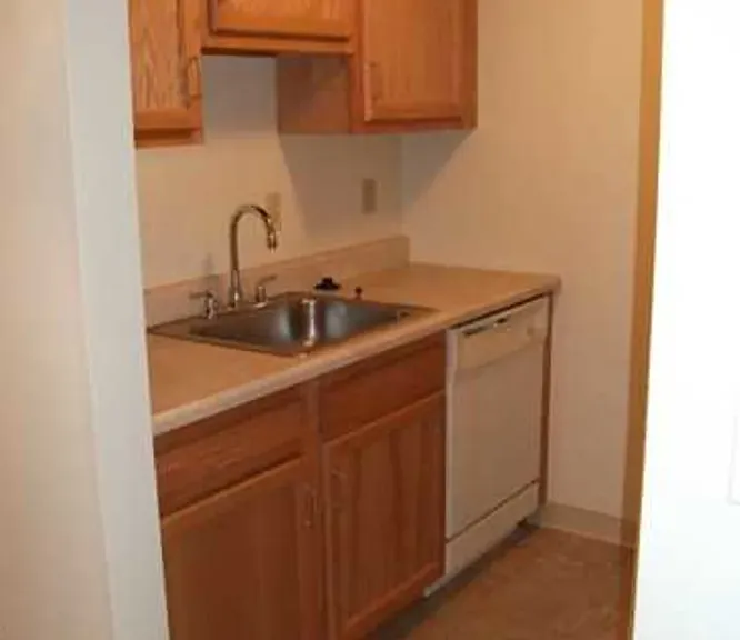 Ebonhurst Apartments — Photo 8