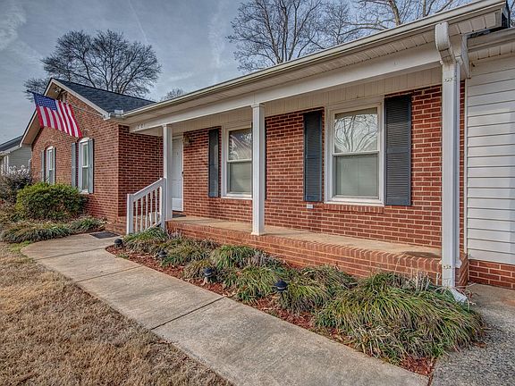 3rd image of 201 Hughey Dr