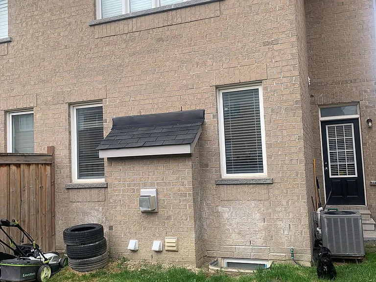 70 Campwood Cres — Photo 2