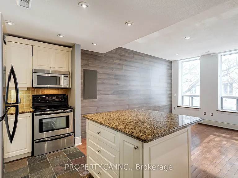 283 King St E #201 — Photo 10