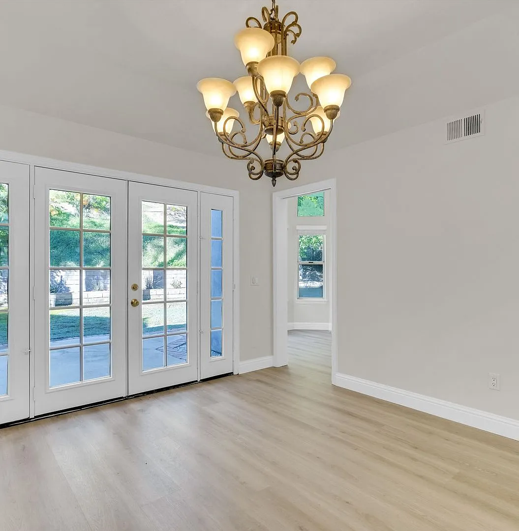 25% Off On 1st Mo! Newly Renovated 4b/3ba Home In West Hills Near Everything — Photo 4