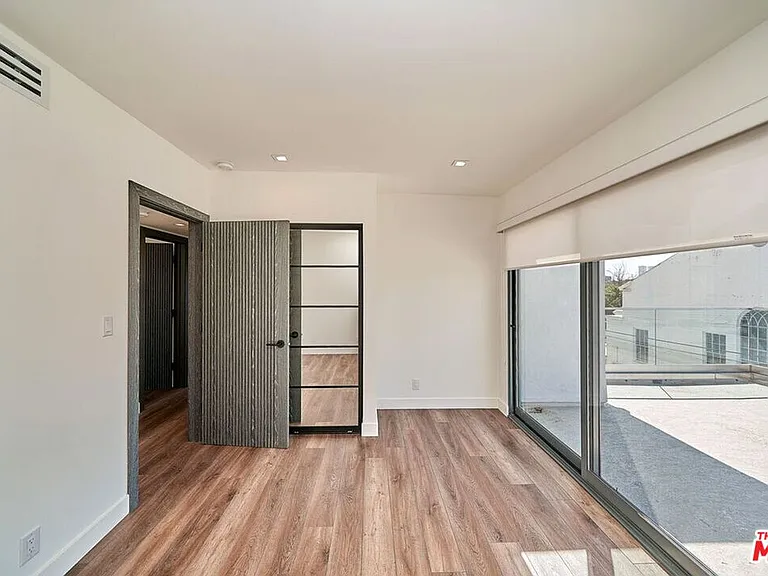 145 S Maple Dr #401 — Photo 19