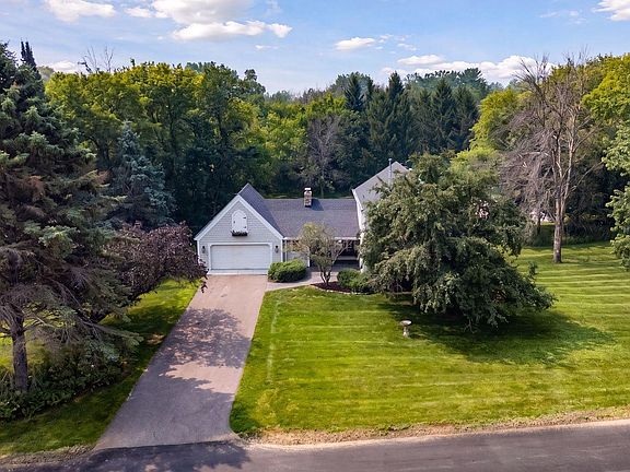 4th image of 2775 White Oak Cir