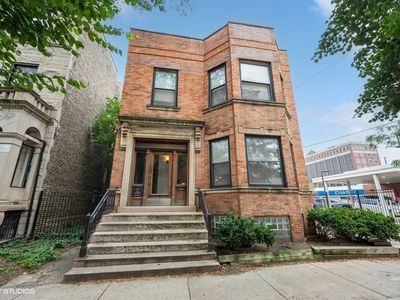 735 W Barry Ave, Chicago, IL, 60657