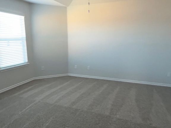 4th image of 4830 Hawkins Dr