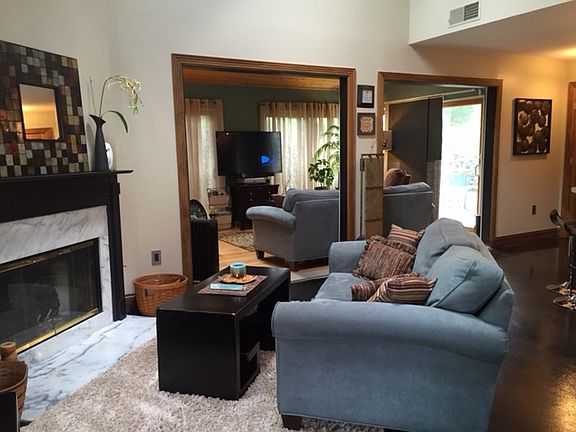 L/R OPEN TO SUNROOM