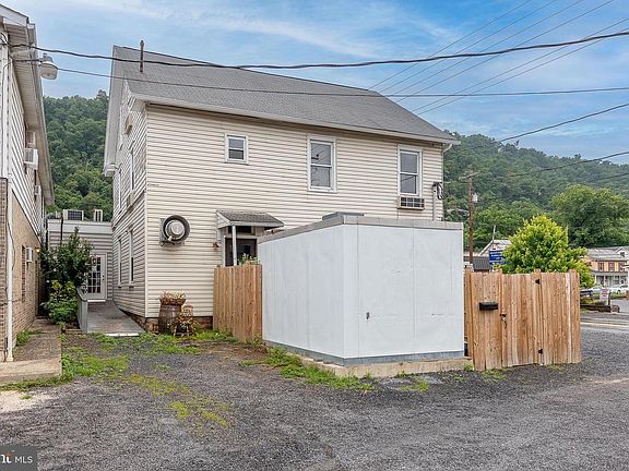 5th image of 174 N Washington St