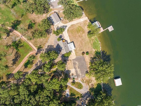 3rd image of 300 Pinehill Rd