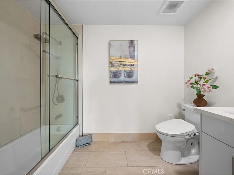 1598 Long Beach Blvd — Photo 14
