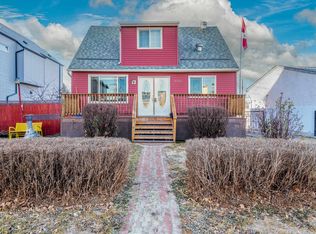 10532 157th St NW, Edmonton, AB T5P 2V8