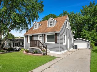 157 N Emerald Ave, Mundelein, IL 60060