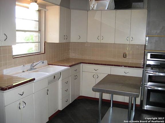 5th image of 306 E Glenview Dr