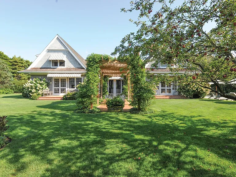 409 Bridge Ln — Photo 13