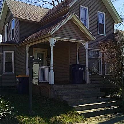 5th image of 922 Fremont Ave NW