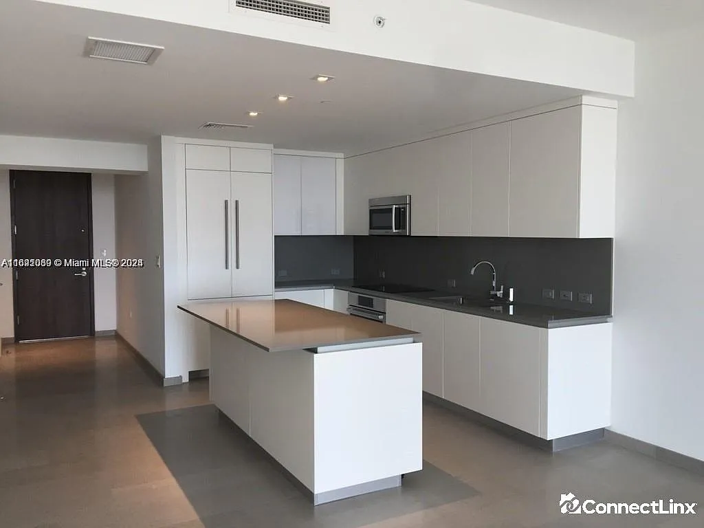 1 bed, 1.0 bath, $4,500 — Photo 3
