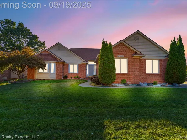 47367 Cherry Valley Dr, Macomb, MI 48044
